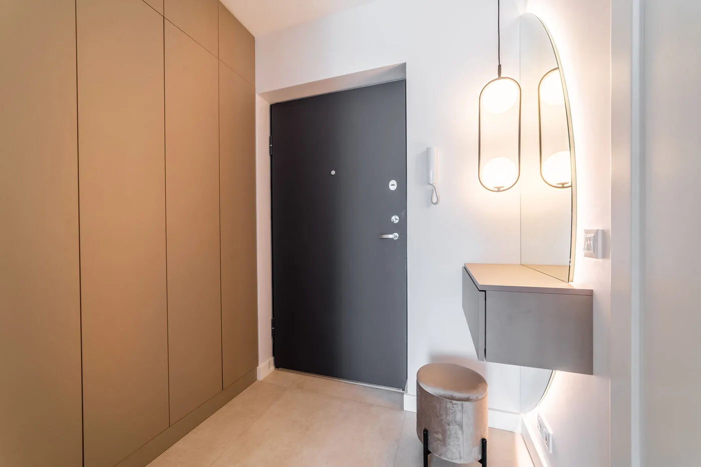 Fitted hallway cupboards and dressing table by Cozy Interior